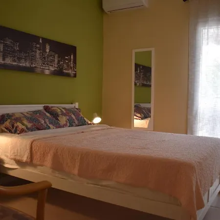 In Nea Kallikratia Apartment